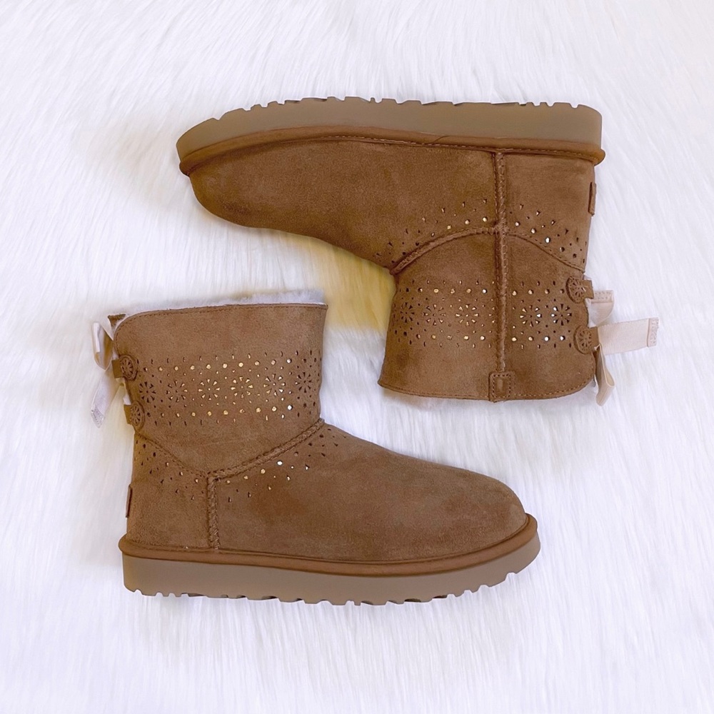 UGG Women’s Dae Sunshine Perf Chestnut Suede Boots - Picture 6 of 8